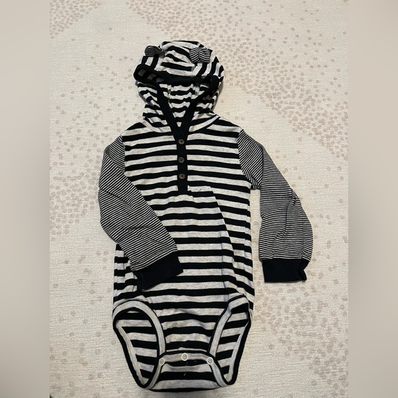 Hooded Bodysuit - Picture 3 of 8